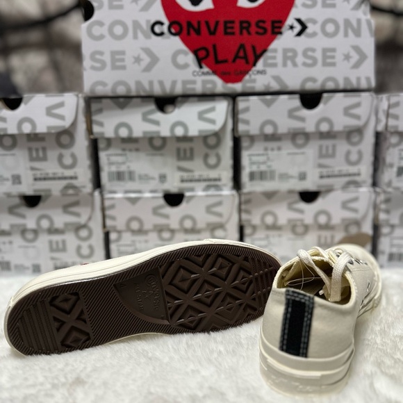 COMME DES GARÇONS PLAY
Off-White Converse Edition Chuck 70 CDG Low Sneakers - Picture 2 of 6